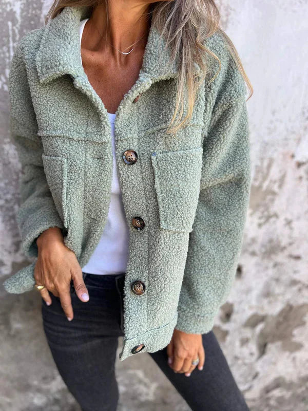 Damenjacke mit Reverskragen, taillierter Passform und vielseitigem Stil